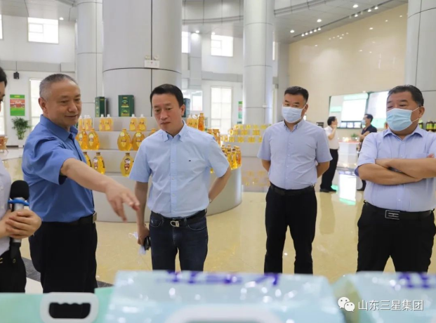 黑龍江省齊齊哈爾市糧食局黨組書(shū)記、局長(zhǎng)周建宇來(lái)山東三星集團(tuán)參觀調(diào)研
