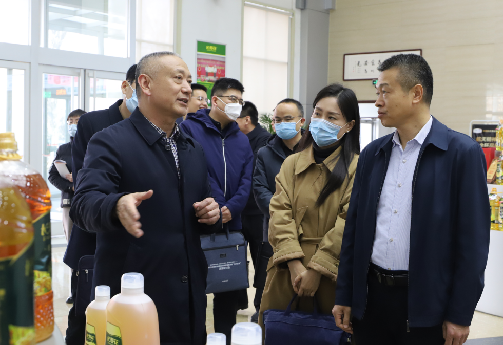 濱州市委政策研究室調研組來山東三星集團調研