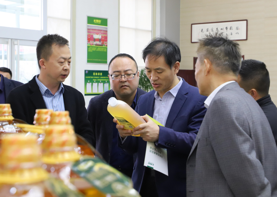 甘肅省定西市糧食和物資儲備局黨組書記、局長燕永春一行來山東三星集團(tuán)參觀座談